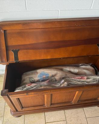 Cassapanca in arte povera