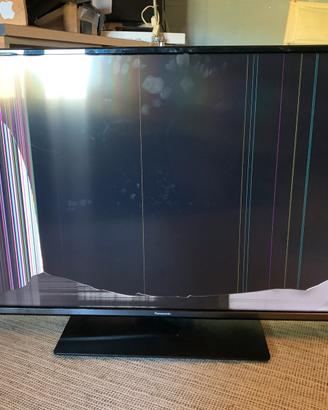 TV Panasonic 43” LCD rotto