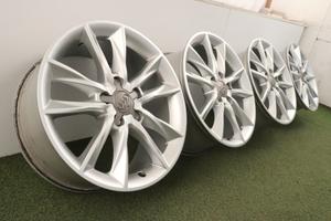 Cerchi in lega Audi A3 17 ORIGINALI 8V0601025BP