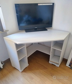 Scrivania angolare Ikea computer