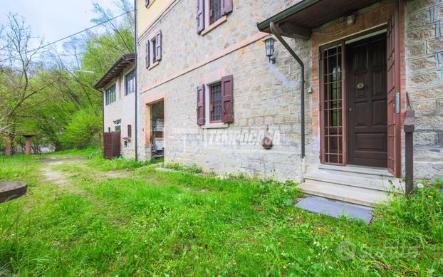 Casale indipendente con bosco privato nel Parco di