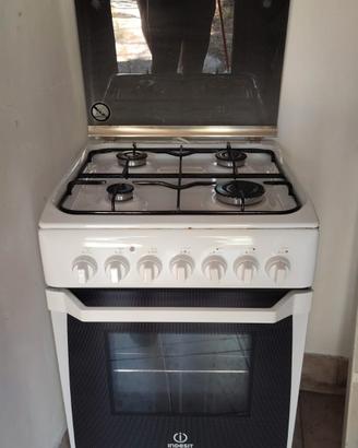 Cucina a gas Indesit 4 fuochi
