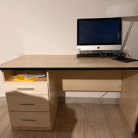 Scrivania e espositore