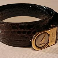 Cintura nera effetto coccodrillo con fibbia dorata