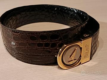 Cintura nera effetto coccodrillo con fibbia dorata