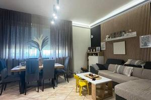 Appartamento di 106 m² con 3 locali e box auto a R
