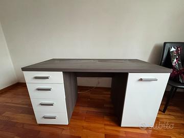 scrivania come nuova PREZZO TRATTABILE