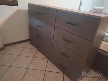 Cassettiera e comodini in legno