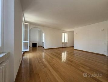 Appartamento di 170 m² con 4 locali a Milano