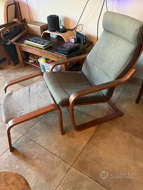 POÄNG IKEA con poggiapiedi