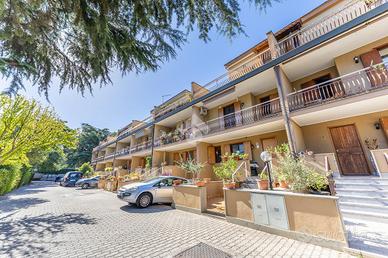 VILLA A SCHIERA A ROMA