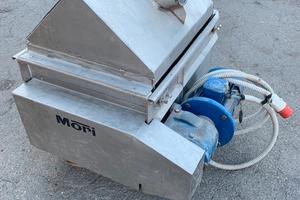 Pigiatrice per uva marca Mori