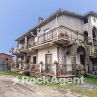 VILLINO IN BIFAMILIARE SU DI UN UNICO LIVELLO