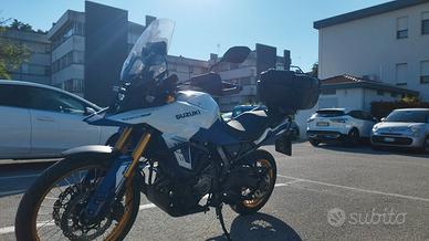 SUZUKI V-STROM 800DE (BIANCO/BLU) – ECCELLENTE