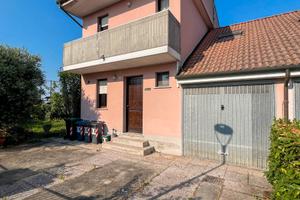 Cona: porzione di villetta a schiera di testa