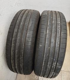 2 gomme Goodyear 215/65/17 99v dell'anno 2020
