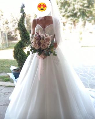 Abito da sposa in tulle ampio