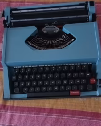 Macchina da scrivere lettera 32 funzionante