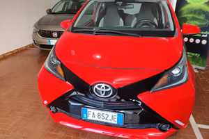 Toyota Aygo 1.0 VVT-i 69 CV 5 porte x-play