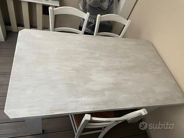 Tavolo e sedie