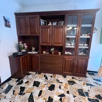 Mobile soggiorno in legno con vetrine