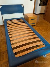 letto singolo e comodino