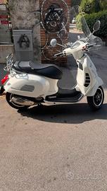 Piaggio vespa 300 super gts