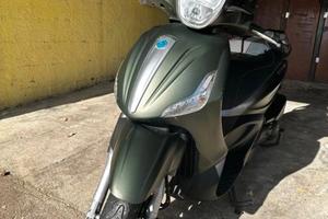 Beverly 300s