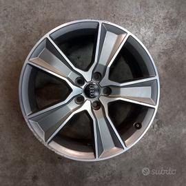 215 50 18 cerchio in lega 18 Audi Q3 senza gomma