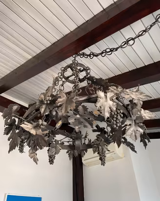 Lampadario in ferro battutto