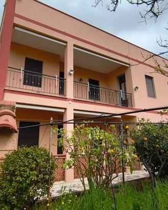 Villa di 450 m² con più di 5 locali a San Vito Lo 