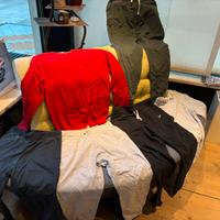 11 pantaloni 2 magliette manica lunga 1 maglione