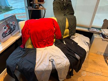 11 pantaloni 2 magliette manica lunga 1 maglione
