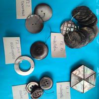 BOTTONI VINTAGE E DI MADREPERLA- !