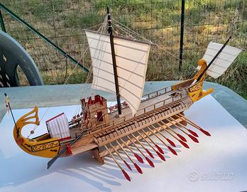 MODELLO NAVE IN LEGNO FATTO A MANO BIREME ROMANA
