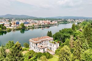 ELEGANTE BILOCALE PIEDS DANS L'EAU
