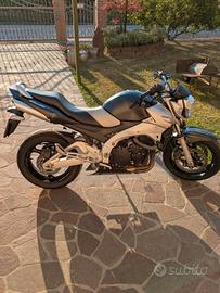 Suzuki GSR 600