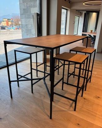 Tavolo Garofoli Industrial Alto con 4 sedute