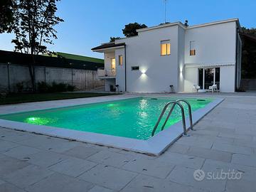 Villa con Piscina