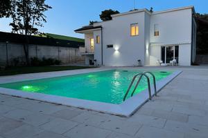 Villa con Piscina