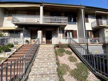 VILLA A SCHIERA A COSTA VOLPINO