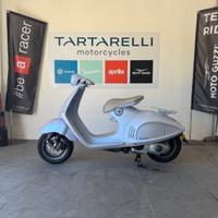 Vespa 946 125 SNAKE E5+