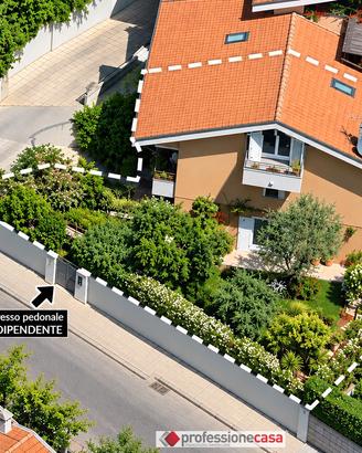 ELEGANTE E RAFFINATA TOWNHOUSE.  ESCLUSIVO GARDEN.