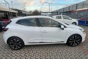 RENAULT Clio TCe 100 CV 5 porte Intens RED PACK