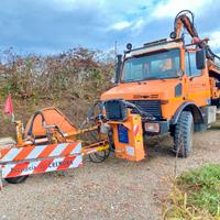 UNIMOG U1250R + LAMA NEVE + TAGLIAERBA e TRINCIA