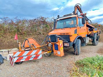 UNIMOG U1250R + LAMA NEVE + TAGLIAERBA e TRINCIA