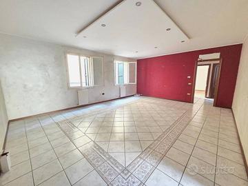 Appartamento di 118 m² con 4 locali e box auto a B