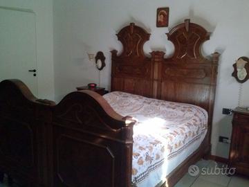 Letto antico del 700  in noce