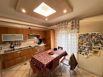 Quadrilocale con box auto, Boscoreale centro