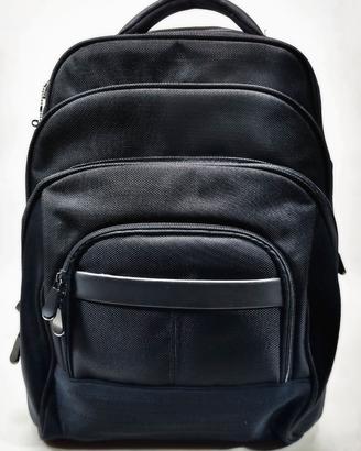 Zaino capiente e polivalente